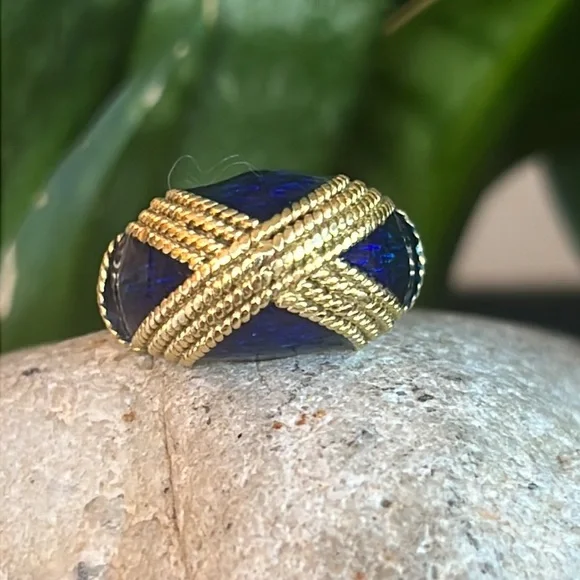 18 karat gold and blue enamel Ring